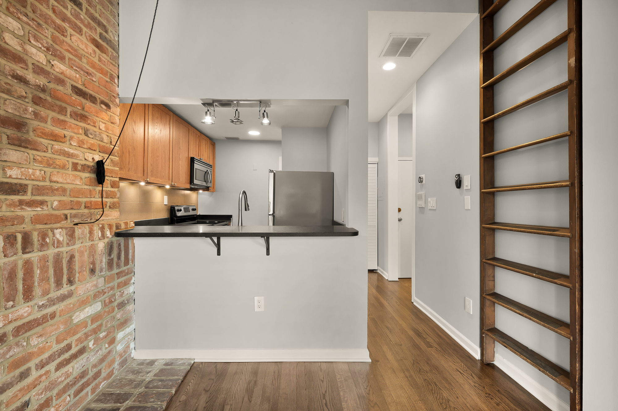 311 4th Street Southeast, Unit 6 Washington, DC 20003 - Photo 5 of 17