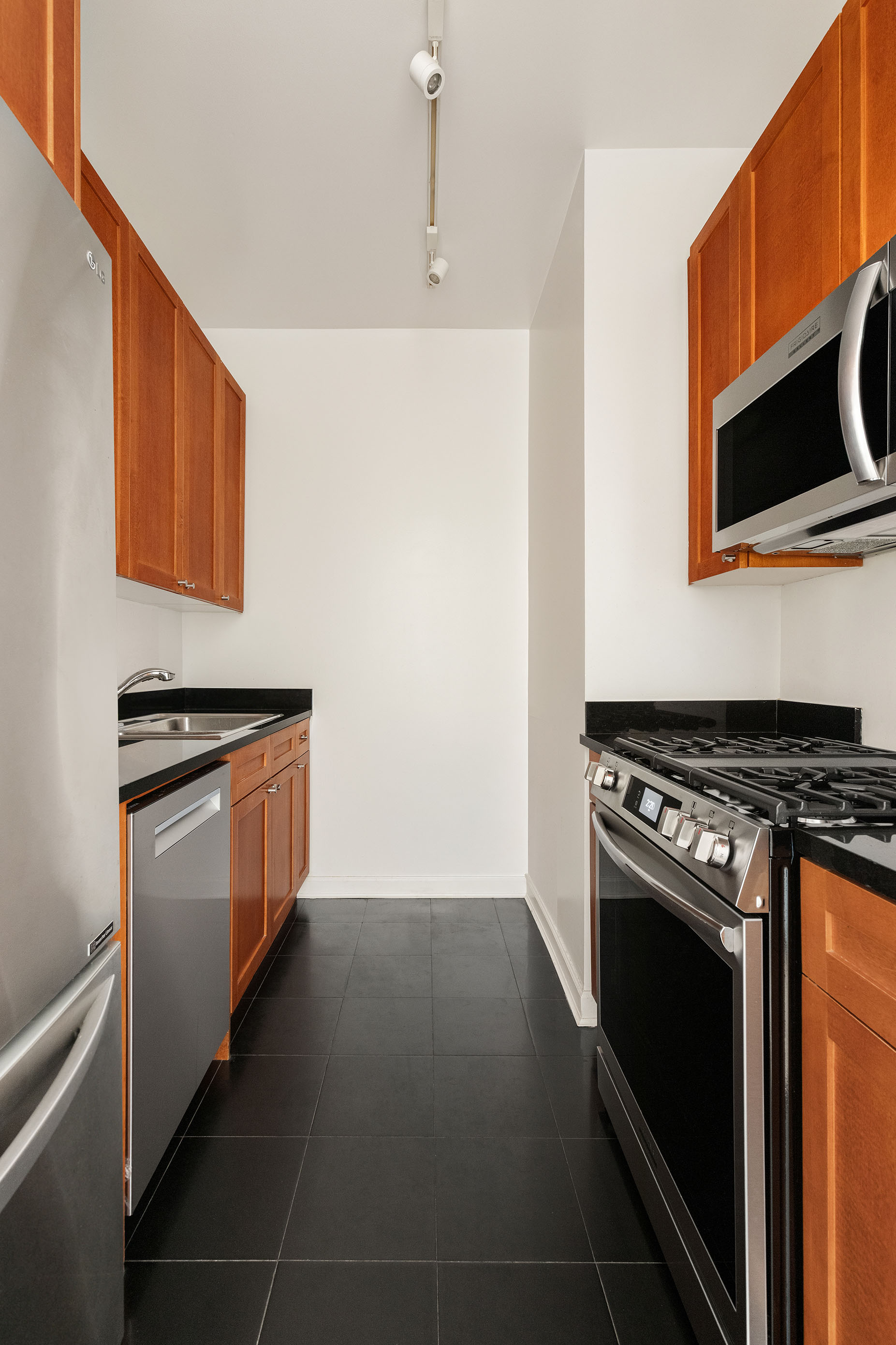 252 7th Avenue, Unit 8Z Manhattan, NY 10001 - Photo 2 of 7