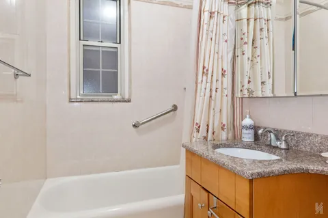 $597,000 | 79-15 35th Avenue, Unit 3E | Jackson Heights