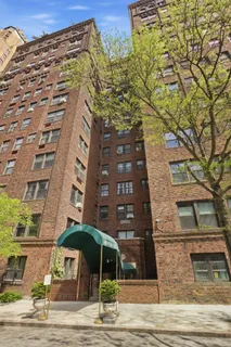 $585,000 | 10 Mitchell Place, Unit 9F | Midtown East