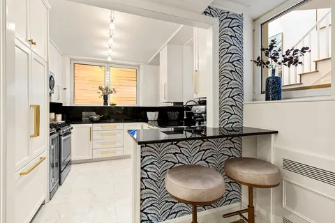 $2,995,000 | 14 East 68th Street, Unit B | Lenox Hill