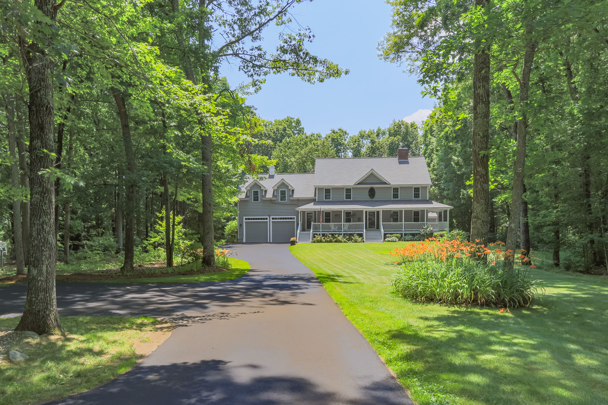 4 Upton Street Dunstable, MA 01827 - Photo 1 of 40