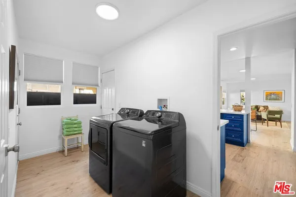 $1,078,000 | 2400 West 74th Street, Los Angeles, CA 90043