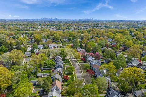 $1,645,000 | 5 Ardsley Road, Glen Ridge, NJ 07028