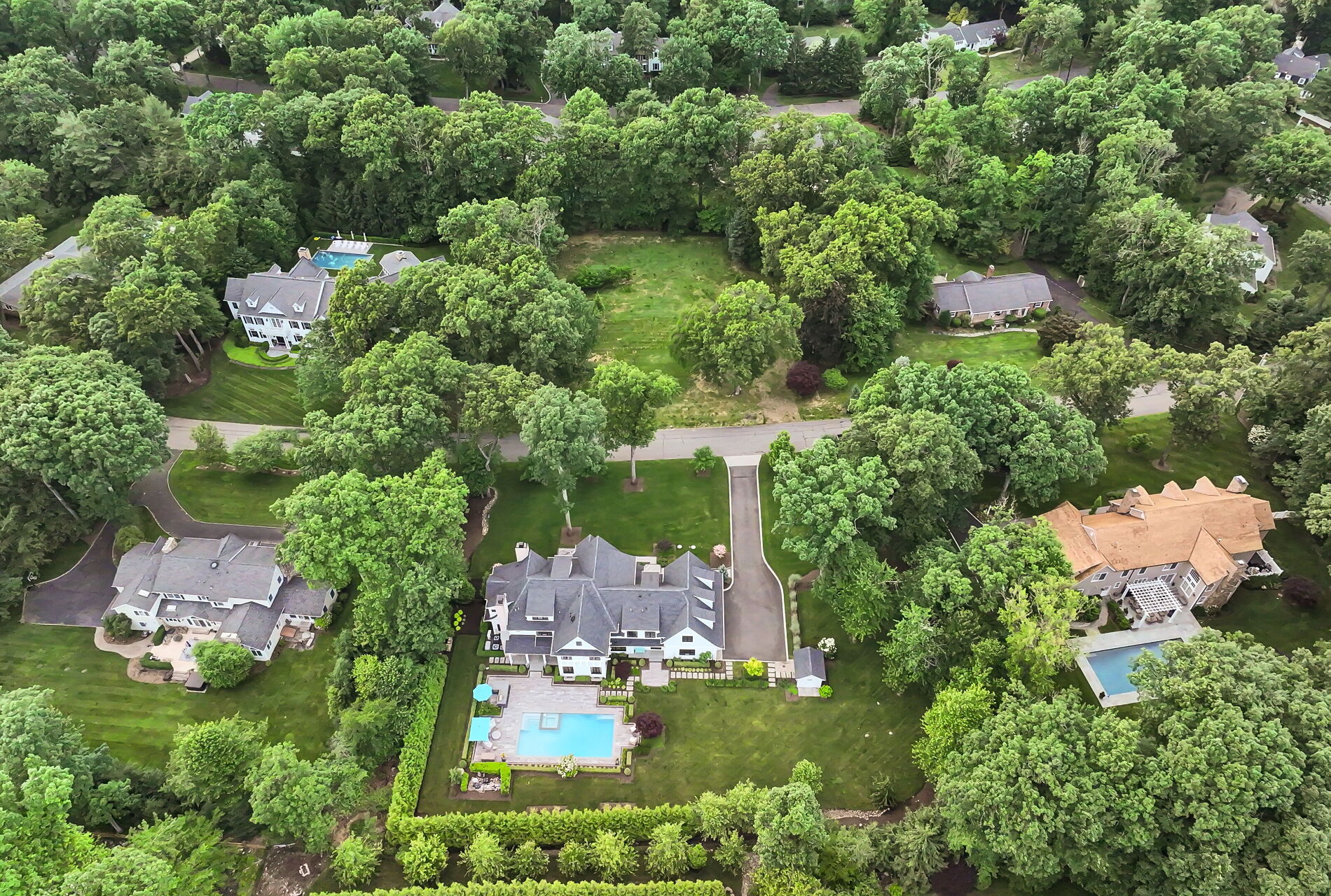 838 Seneca Road Franklin Lakes, NJ 07417 - Photo 88 of 92 an aerial view of a house with a yard