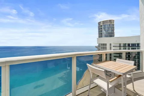 $3,149,000 | 15901 Collins Avenue, Unit 4301, Sunny Isles Beach, FL 33160