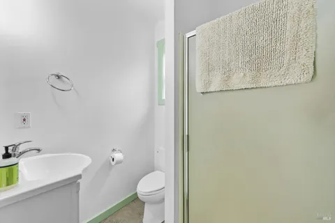 a black and white photo of a room