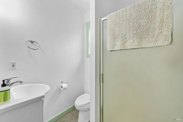 a black and white photo of a room