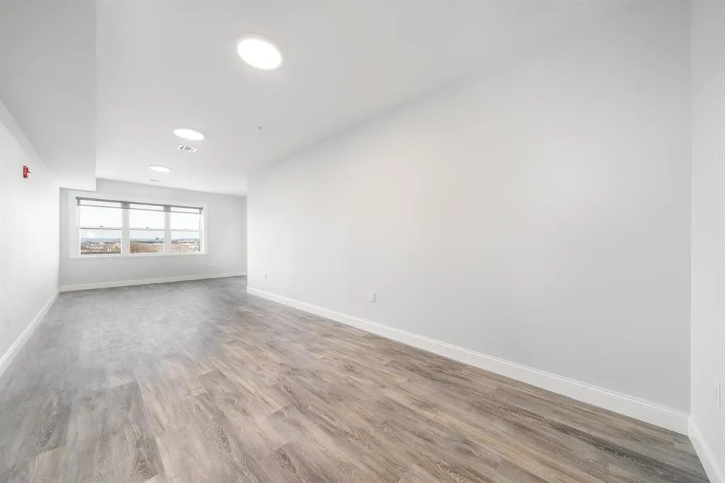 $2,700 | 305 West Side Avenue, Unit 204, Jersey City, NJ 07305