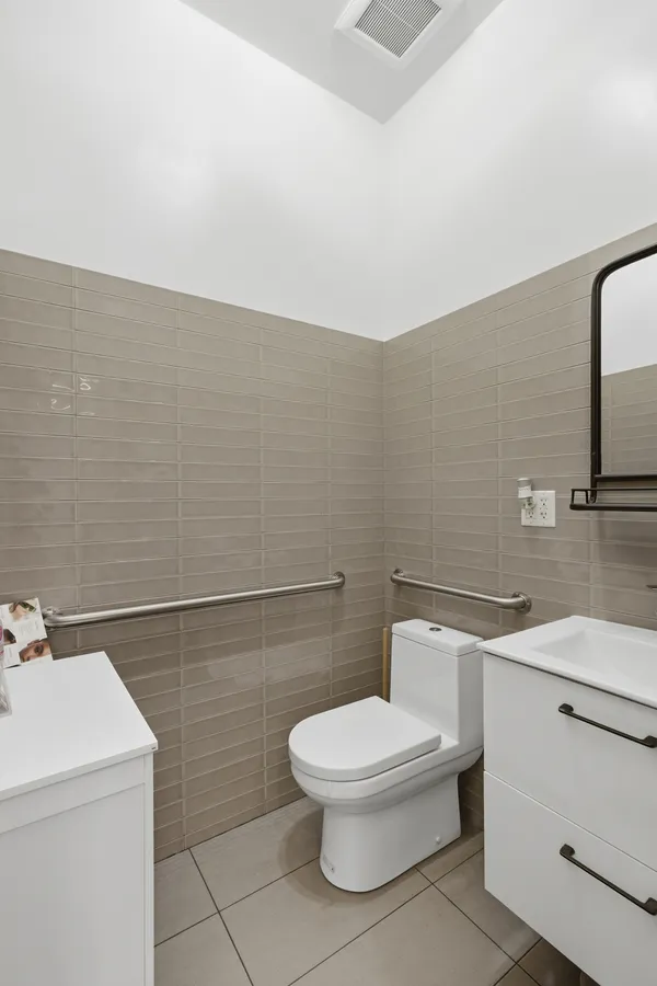 $4,875 | 415 Broadway | Williamsburg