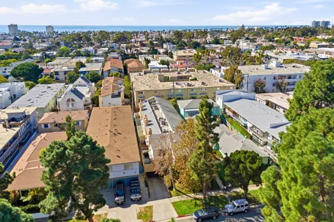 $1,975,000 | 928 11th Street, Unit 2, Santa Monica, CA 90403