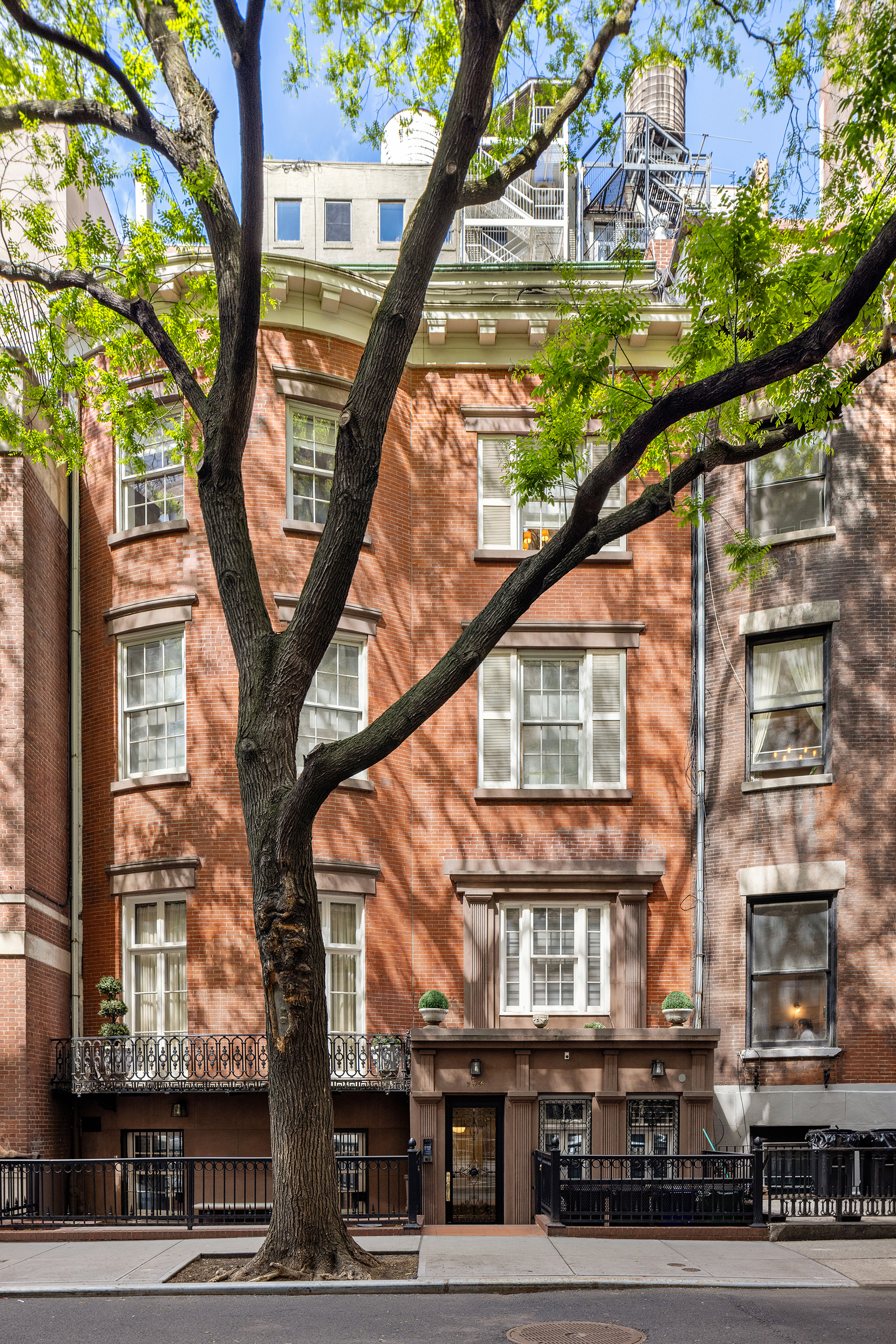 9 West 16th Street, Unit 3 Manhattan, NY 10011 - Photo 15 of 16 a front view of a building with street view