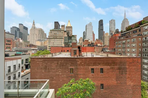 $695,000 | 160 East 27th Street, Unit 8F | Kips Bay