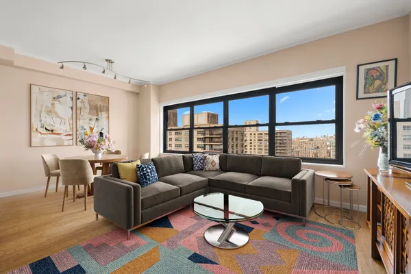 $950,000 | 140 West End Avenue, Unit 30M | Upper West Side