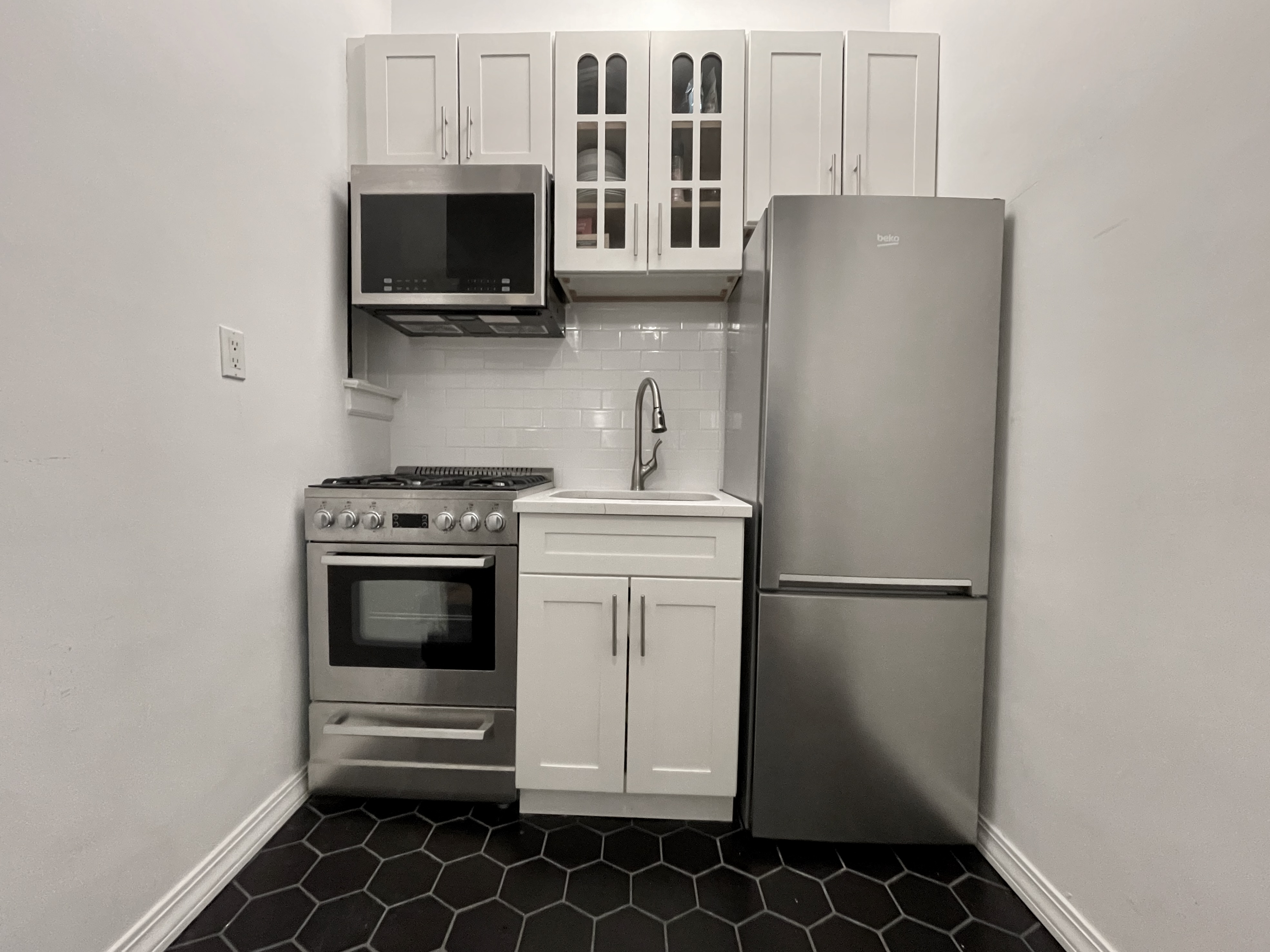 330 East 90th Street, Unit 5B Manhattan, NY 10128 - Photo 5 of 11