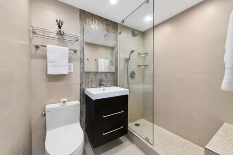 $2,495,000 | 305 East 40th Street, Unit 19CD | Murray Hill