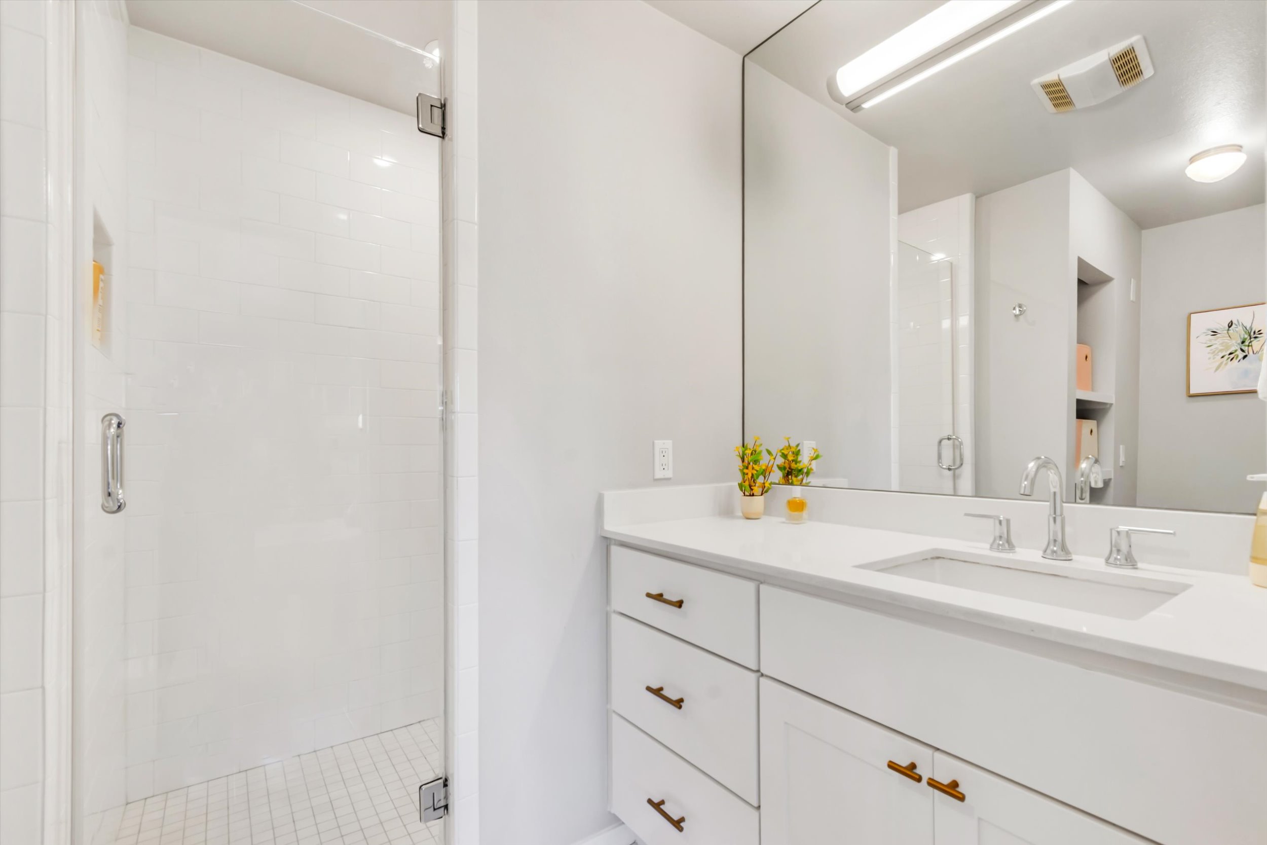 3601 Las Colinas Drive, Unit C Austin, TX 78731 - Photo 8 of 33 a bathroom with a sink and a mirror