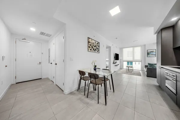 $400,000 | 227 Northeast 2nd Street, Unit 1909, Miami, FL 33132