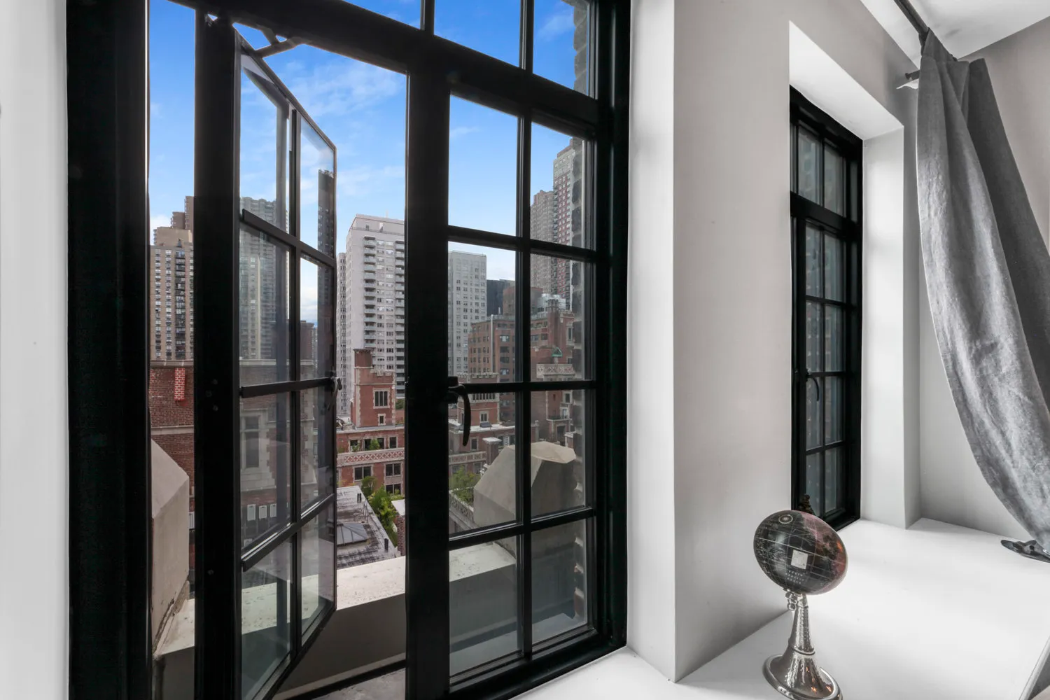 $2,800 | 320 East 42nd Street, Unit 1516 | Murray Hill