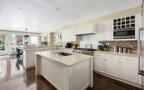 $6,895,000 | 244 East 62nd Street | Lenox Hill