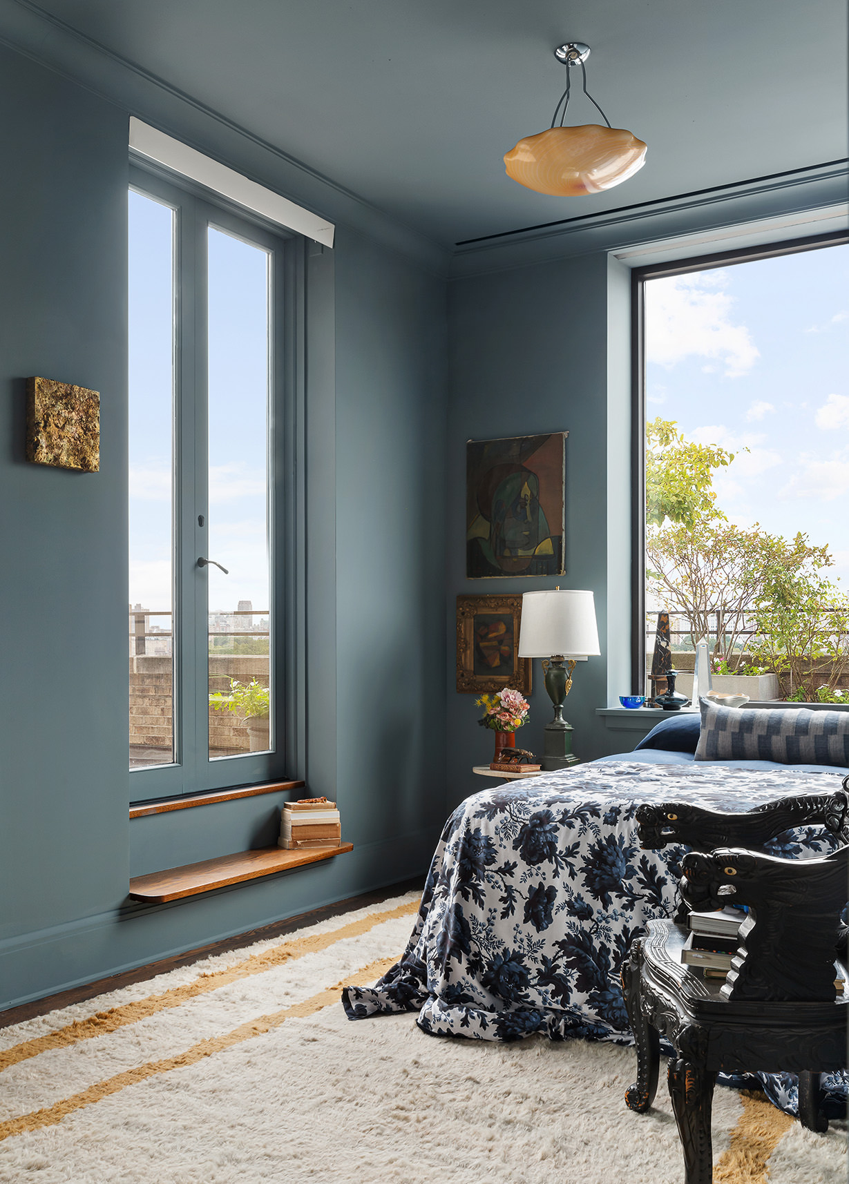 14 East 90th Street, Unit PHW Manhattan, NY 10128 - Photo 16 of 25 a bedroom with a bed and a large window