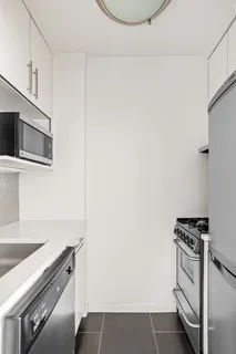 $525,000 | 240 East 76th Street, Unit 4U | Lenox Hill