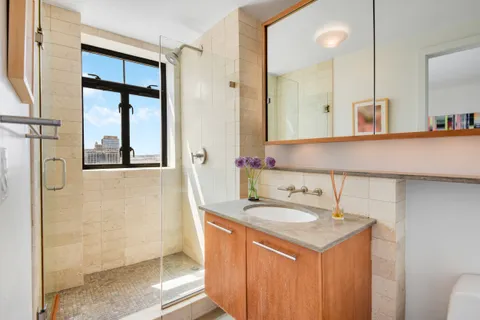 $2,400,000 | 160 Columbia Heights, Unit 10F | Brooklyn Heights