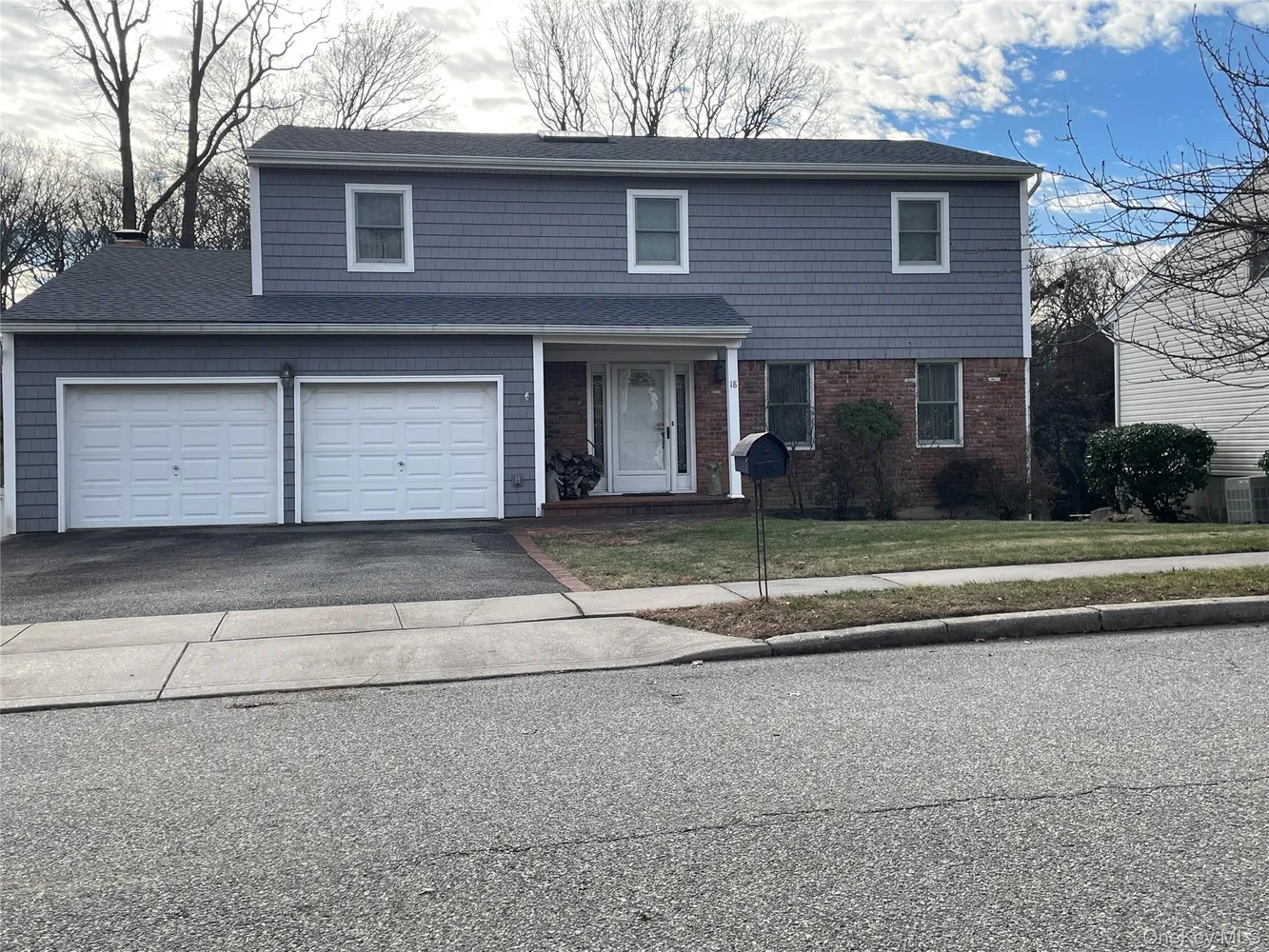 $1,375,000 | 18 Barry Lane, Syosset, NY 11791