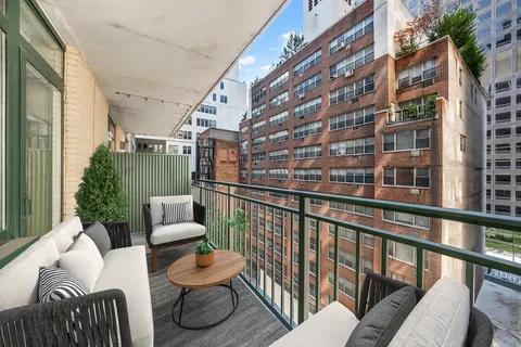 $1,695,000 | 212 East 57th Street, Unit 5C | Midtown East