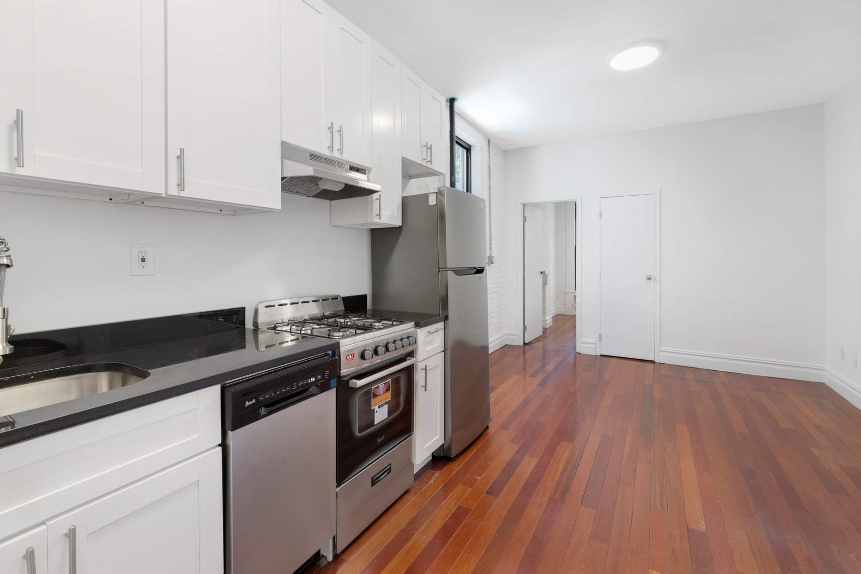 279 East Houston Street, Unit 1B Manhattan, NY 10002 - Photo 3 of 4 Gallery Image 3