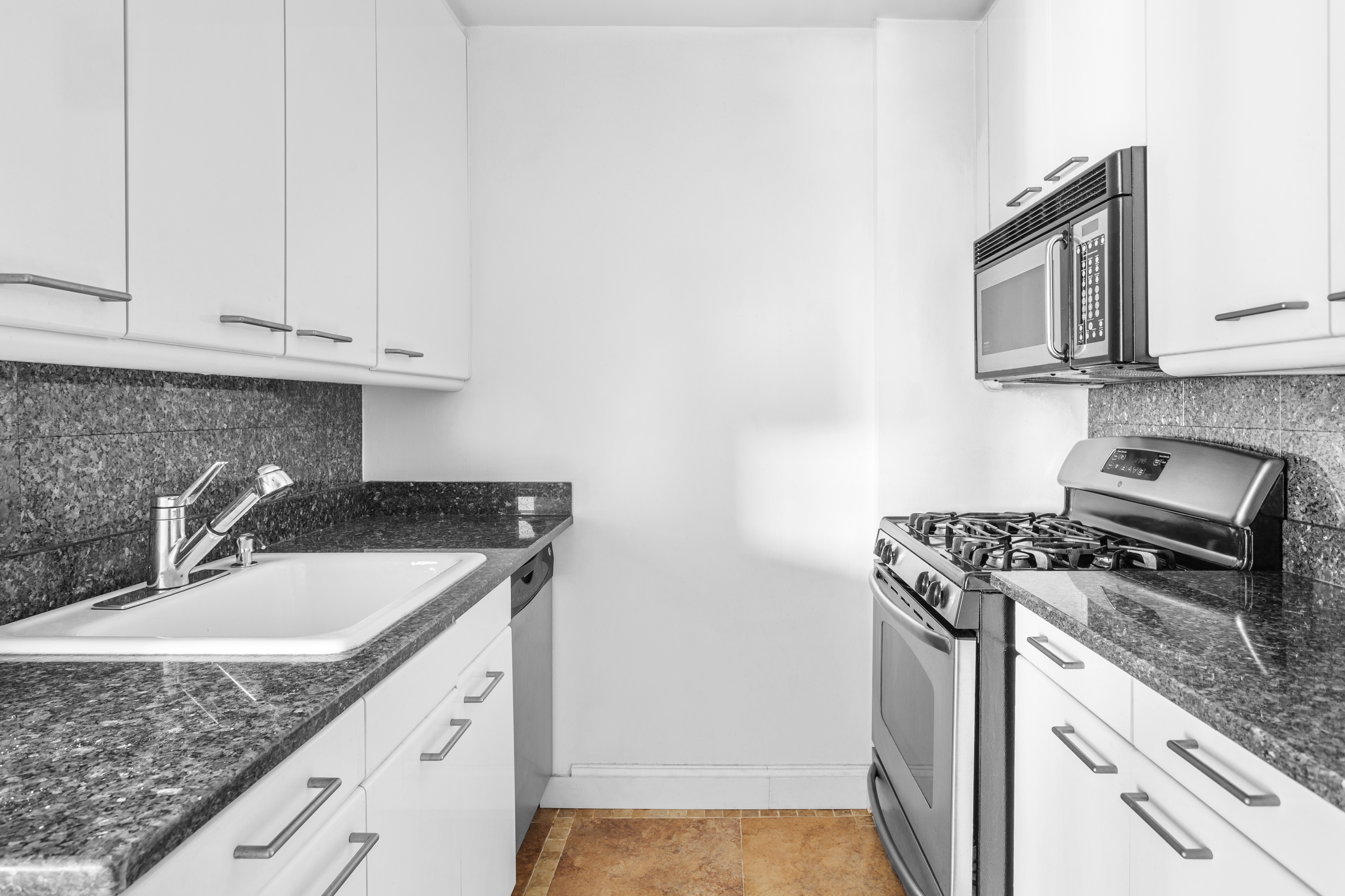 146 West 57th Street, Unit 34A Manhattan, NY 10019 - Photo 10 of 18