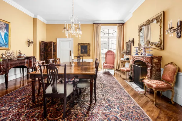 a view of a livingroom with furniture window and outside view