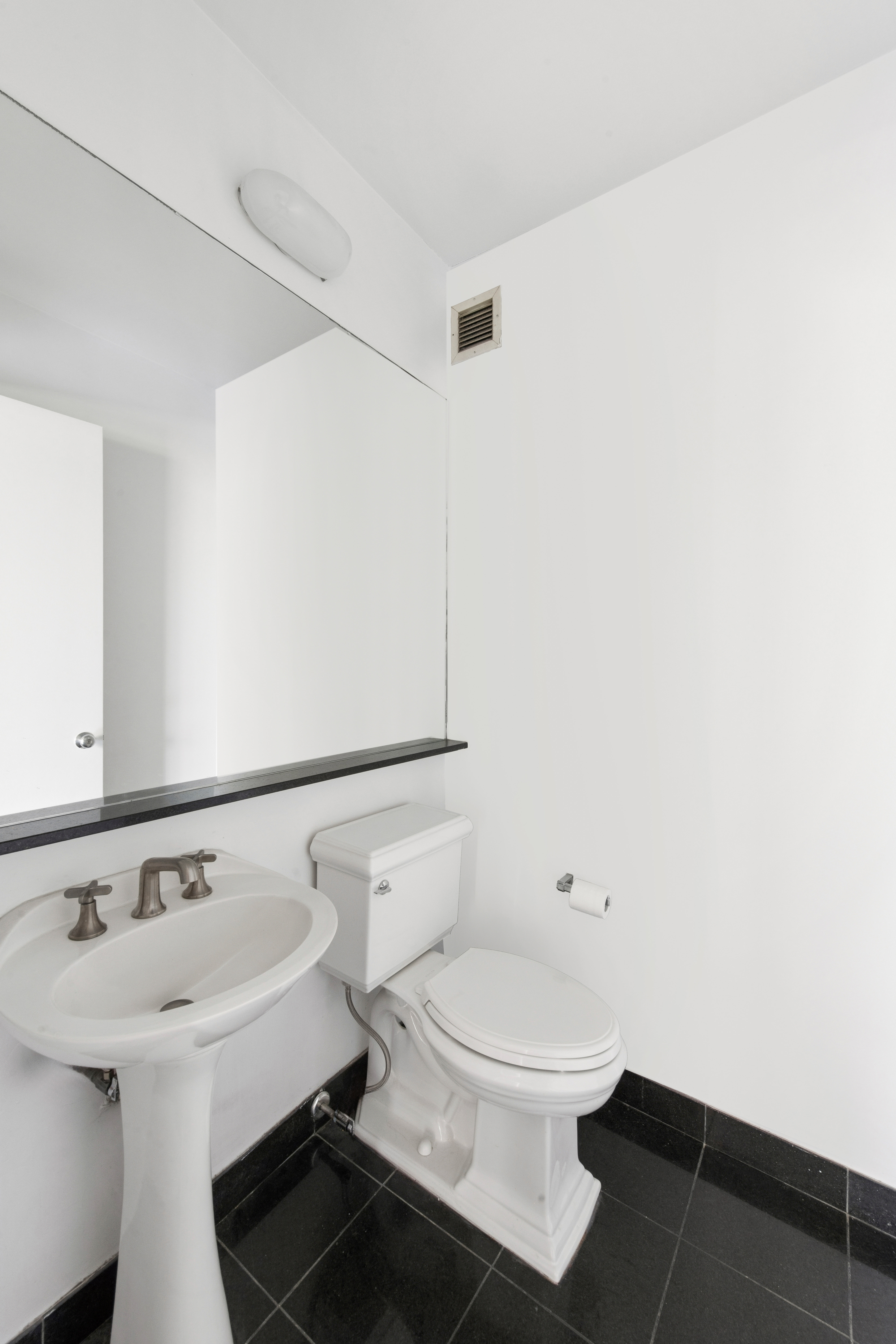 360 East 88th Street, Unit 4B Manhattan, NY 10128 - Photo 9 of 11
