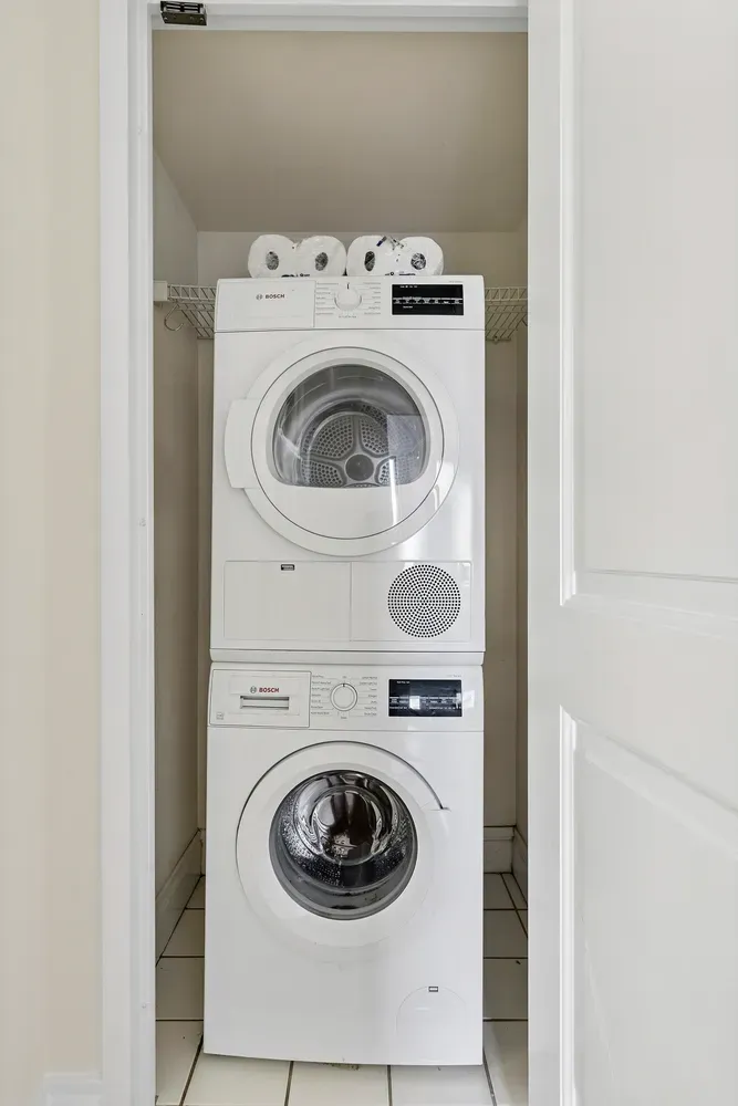 $4,600 | 350 East 82nd Street, Unit 5J | Upper East Side