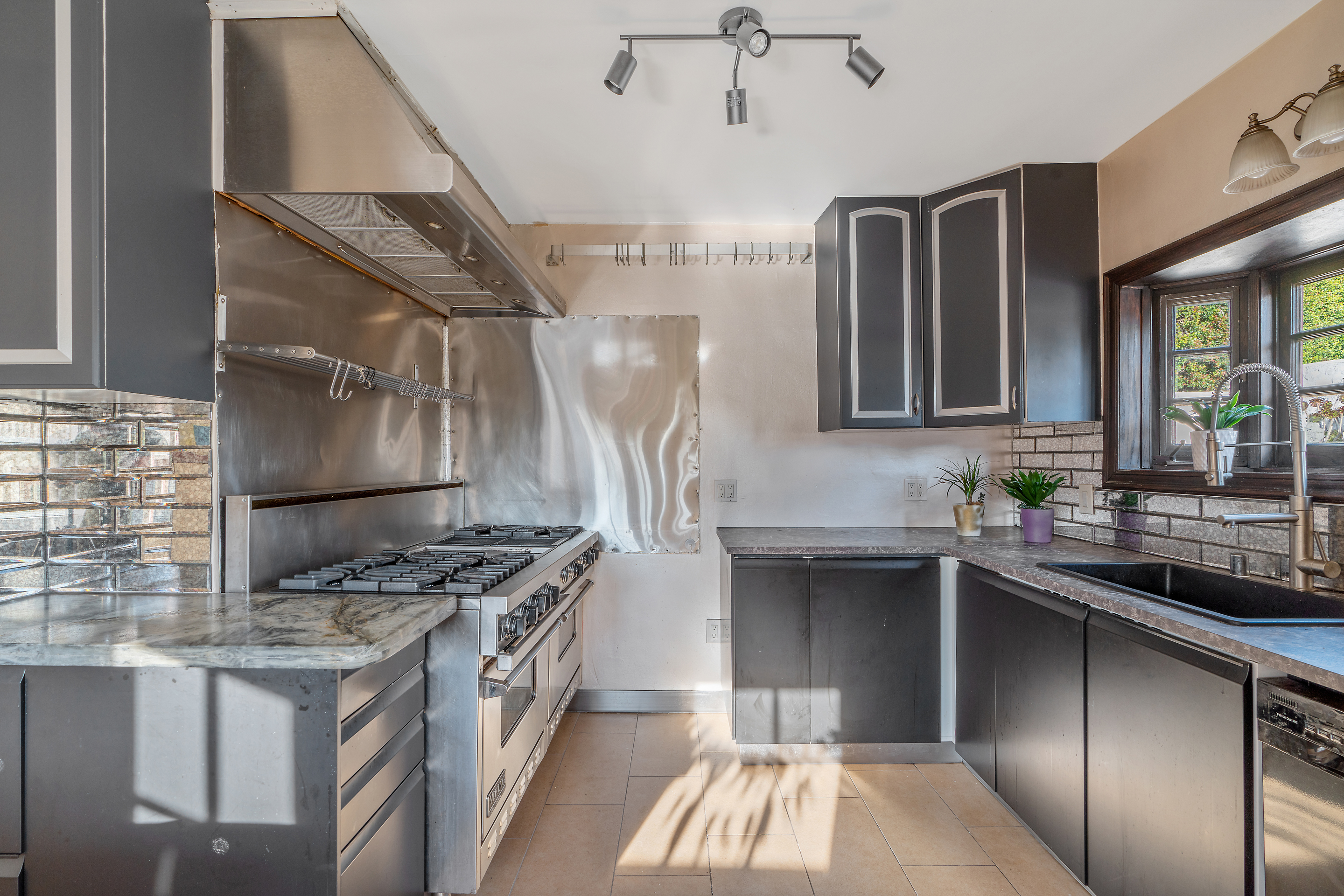 1924 Cerro Gordo Street Los Angeles, CA 90026 - Photo 30 of 52