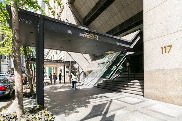 a view of an entryway of the house