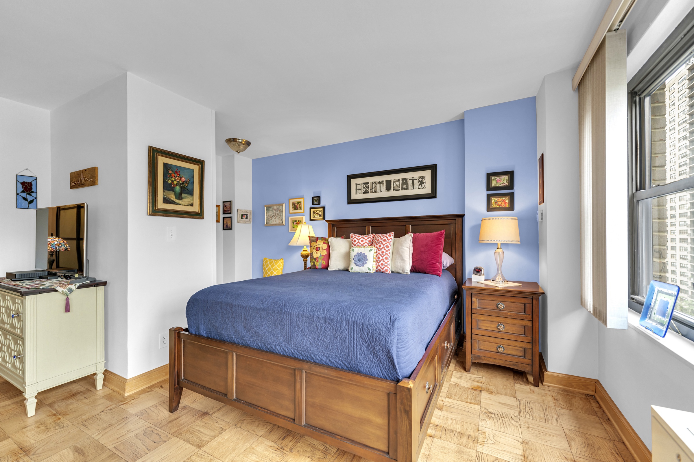 180 West End Avenue, Unit 9P Manhattan, NY 10023 - Photo 6 of 13 a bedroom with a bed and furniture