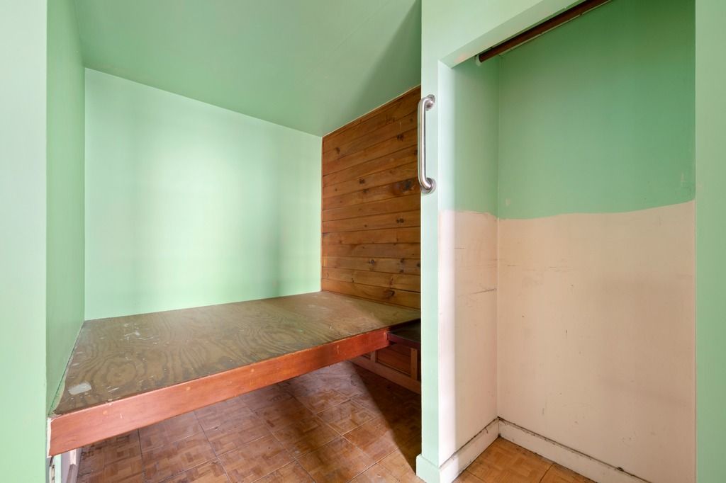 a view of walk in closet