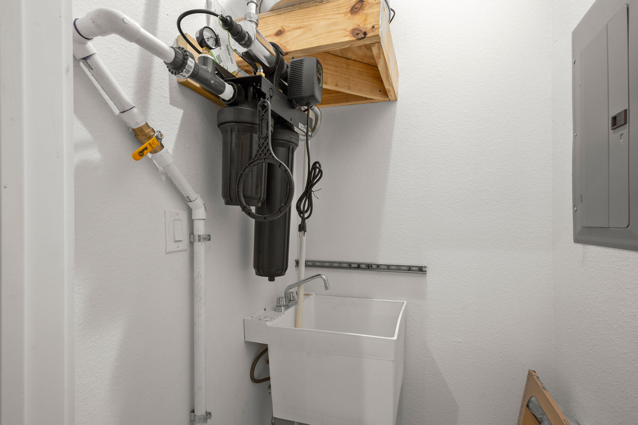 10020 Darden Hill Road, Unit 401 Austin, TX 78737 - Photo 18 of 50 a bathroom with a sink and mirror