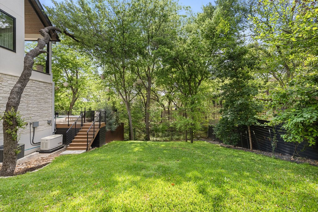 401 Honeycomb Ridge Austin, TX 78746 - Photo 29 of 34