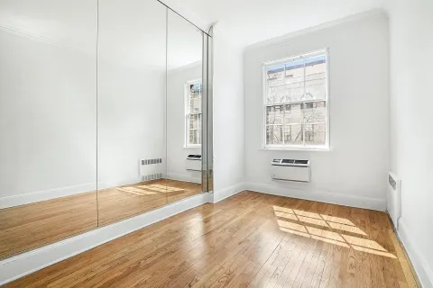 $1,295,000 | 25 East 69th Street, Unit 4A | Lenox Hill