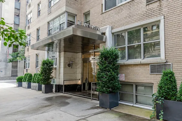 $792,000 | 7 Lexington Avenue, Unit 12F | Gramercy