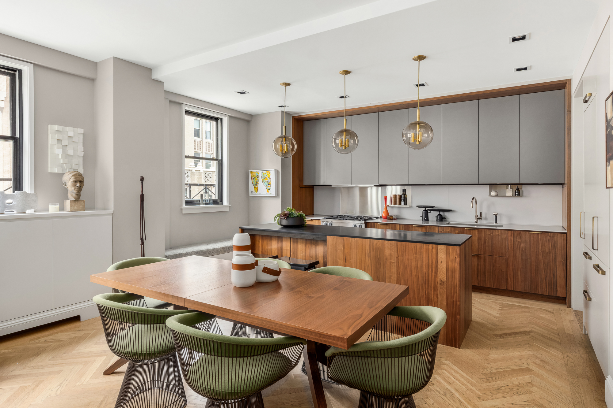 220 Madison Avenue, Unit 14/15O Manhattan, NY 10016 - Photo 7 of 18 a room with a table and chairs