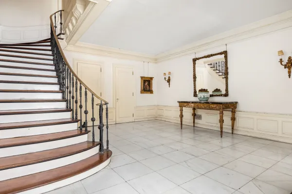a view of entryway and hall