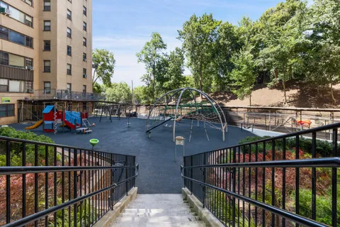 $225,000 | 1 Fordham Hill Ovl, Unit 12C | University Heights