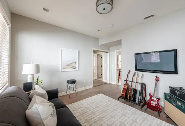 $1,799,000 | 230 Ardmore Avenue, Hermosa Beach, CA 90254