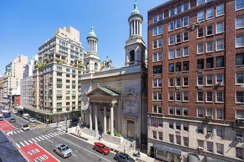 a picture of a wall with a white and white photo