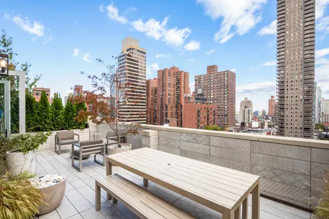 $3,250,000 | 141 East 88th Street, Unit 10E | Upper East Side