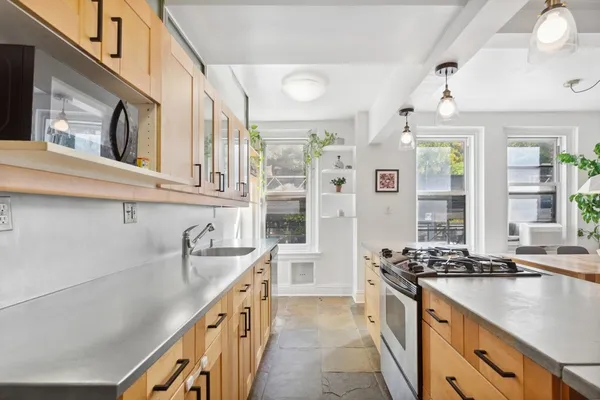 $1,050,000 | 200 West 108th Street, Unit 2A | Upper West Side