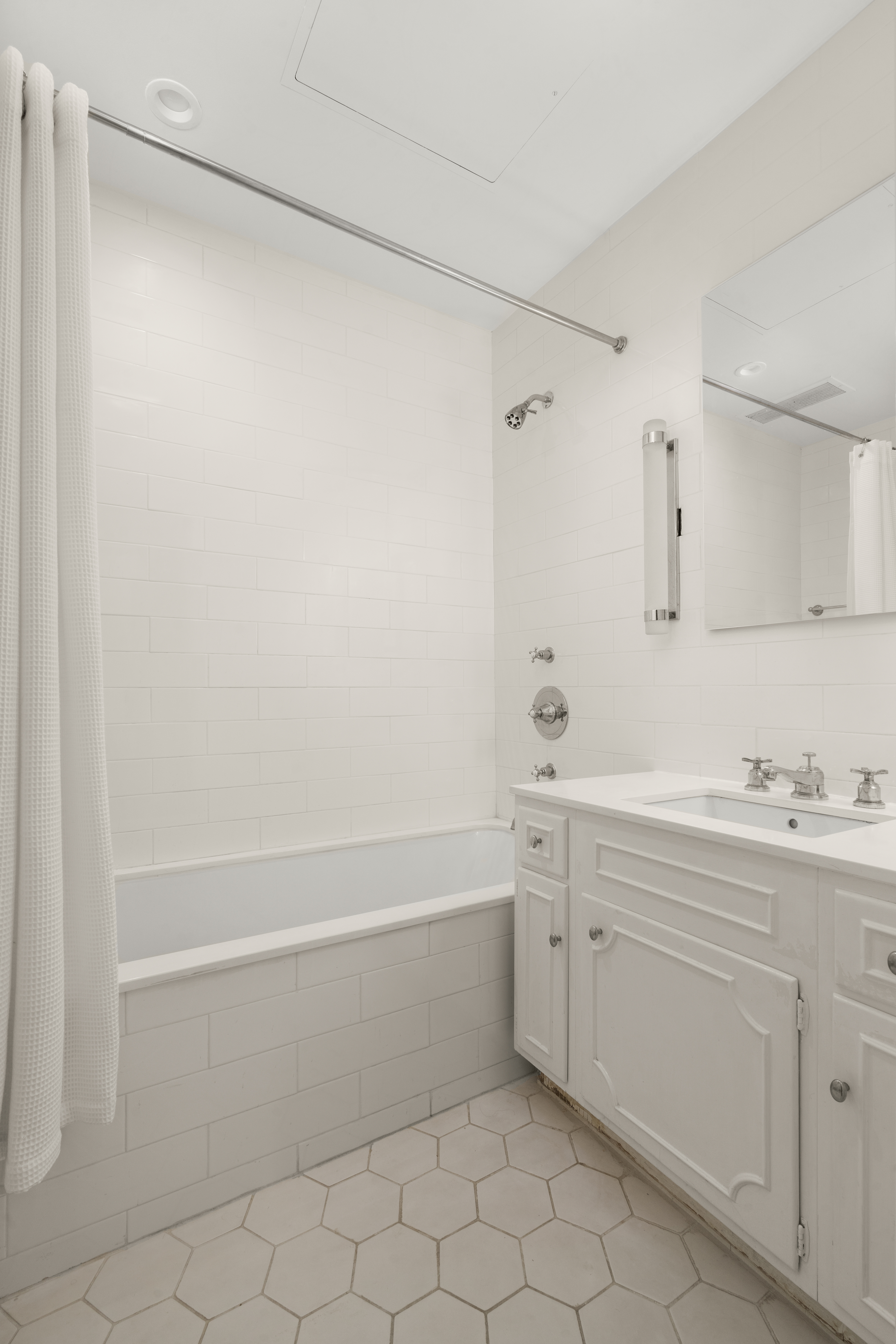 159 East 71st Street Manhattan, NY 10021 - Photo 17 of 20 Gallery Image 17